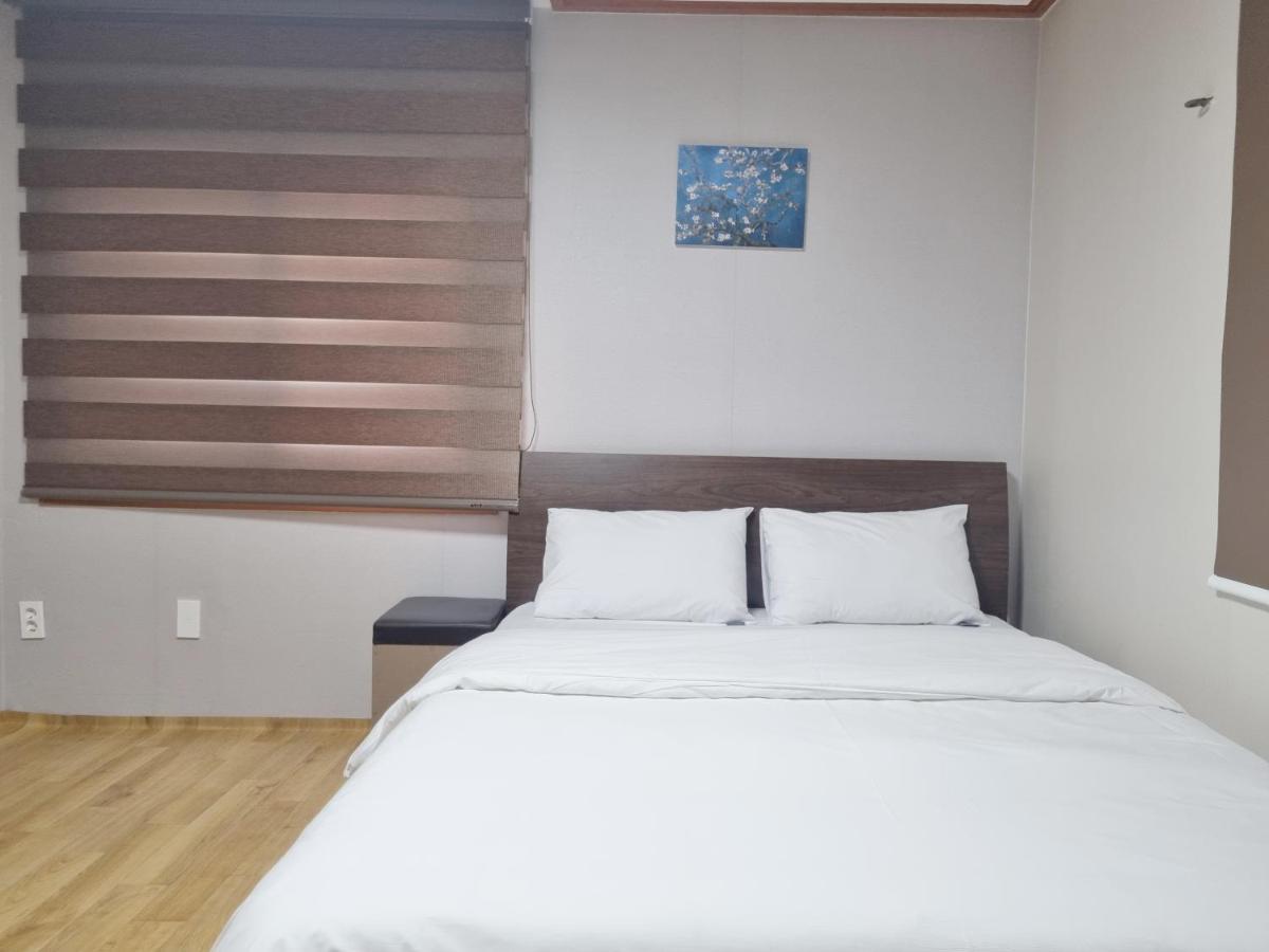Charlie Hotel Jeju Buitenkant foto