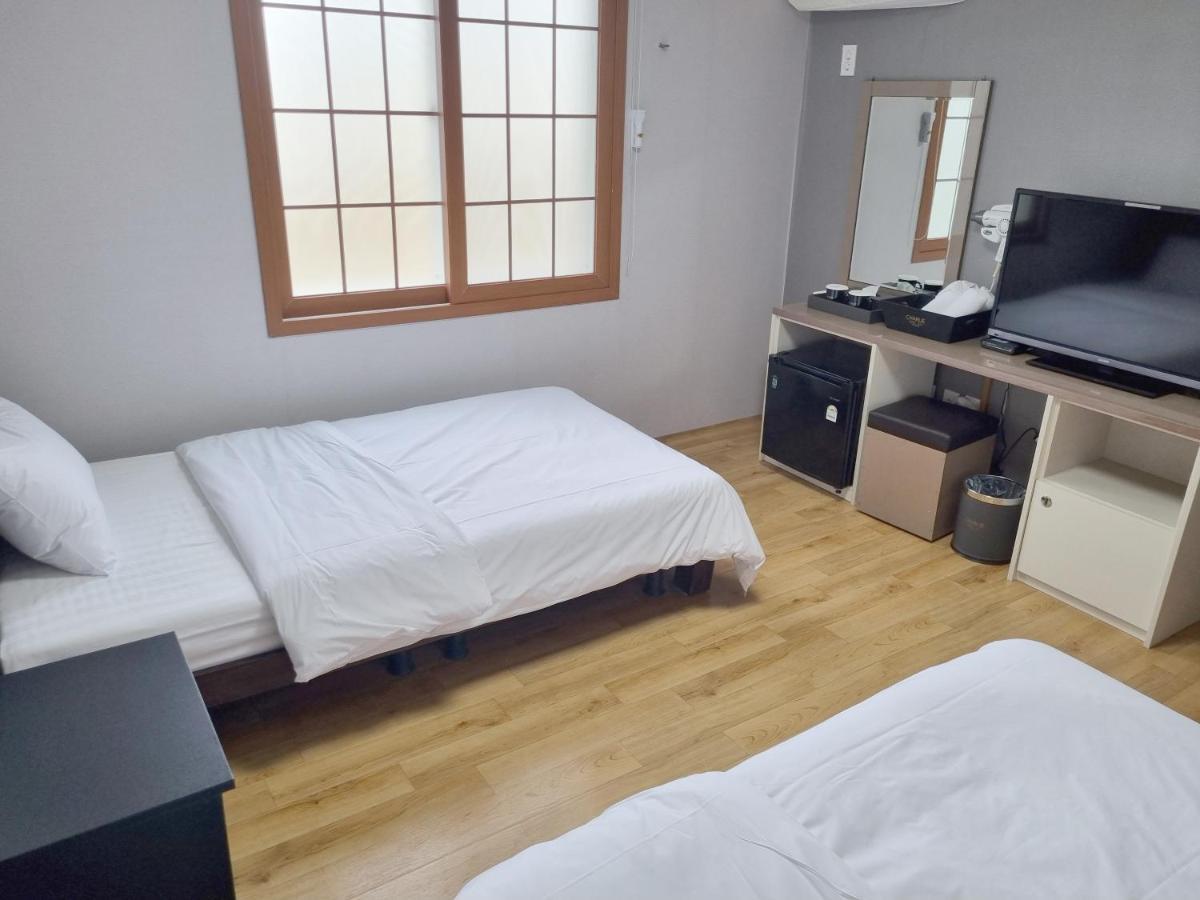 Charlie Hotel Jeju Buitenkant foto