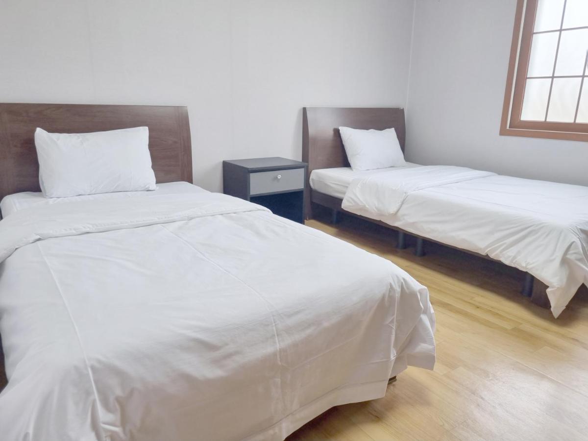 Charlie Hotel Jeju Buitenkant foto