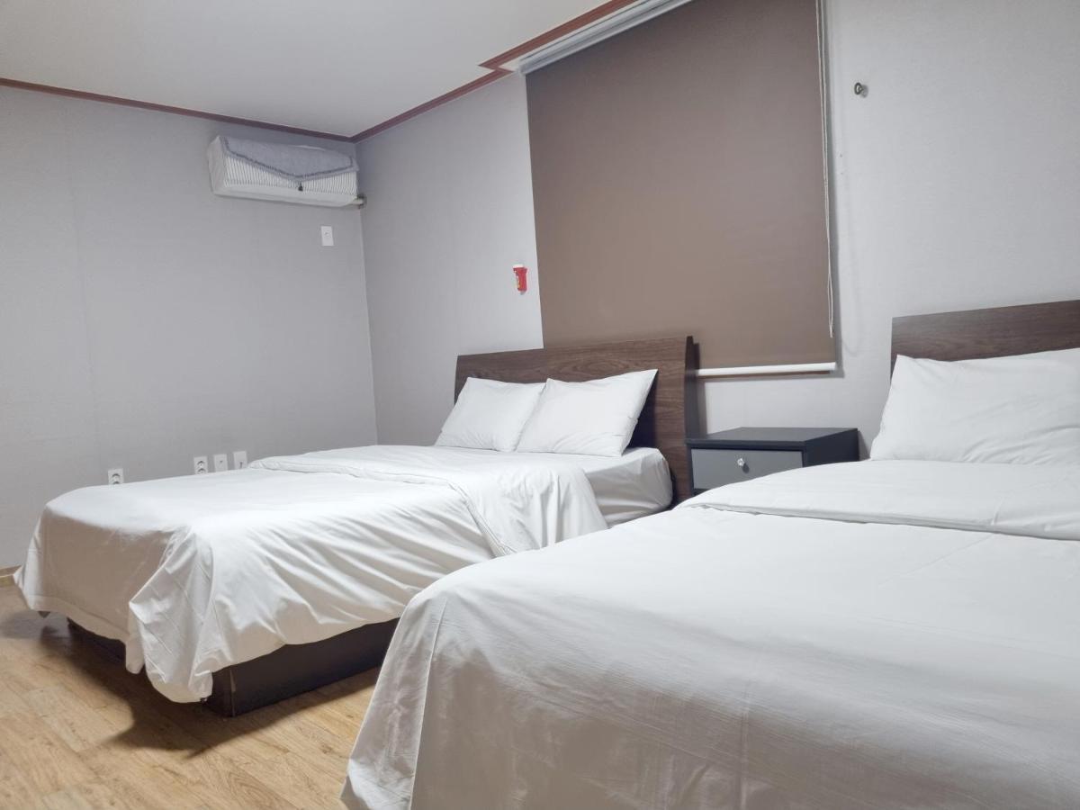 Charlie Hotel Jeju Buitenkant foto