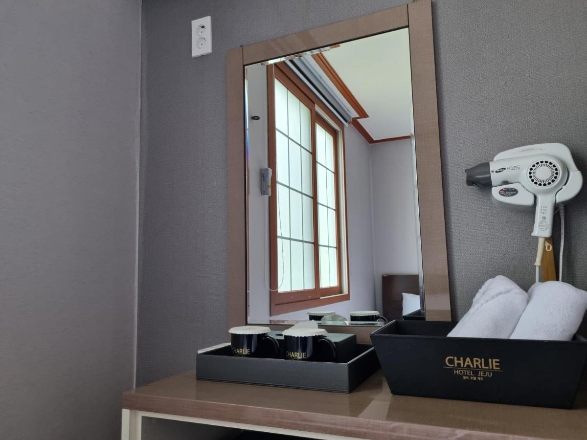 Charlie Hotel Jeju Buitenkant foto