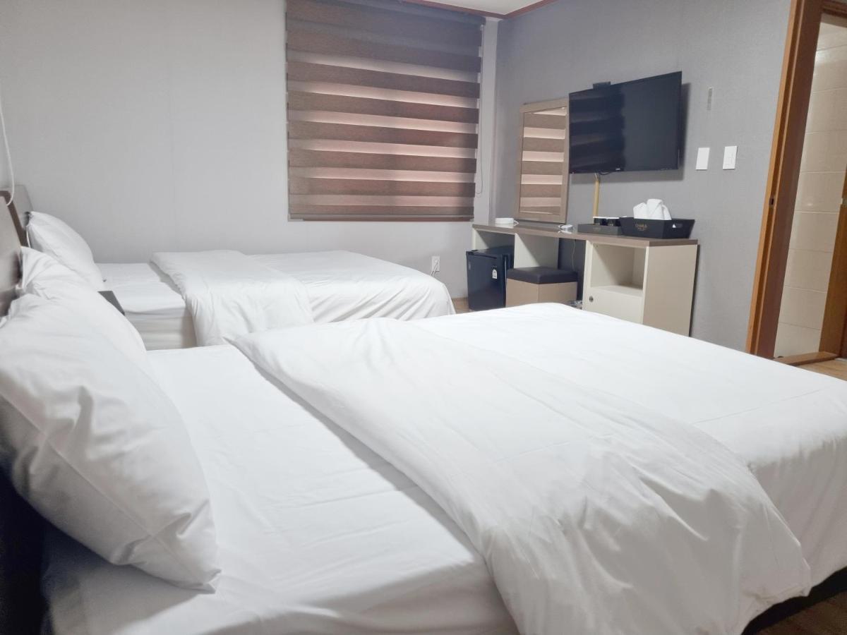 Charlie Hotel Jeju Buitenkant foto